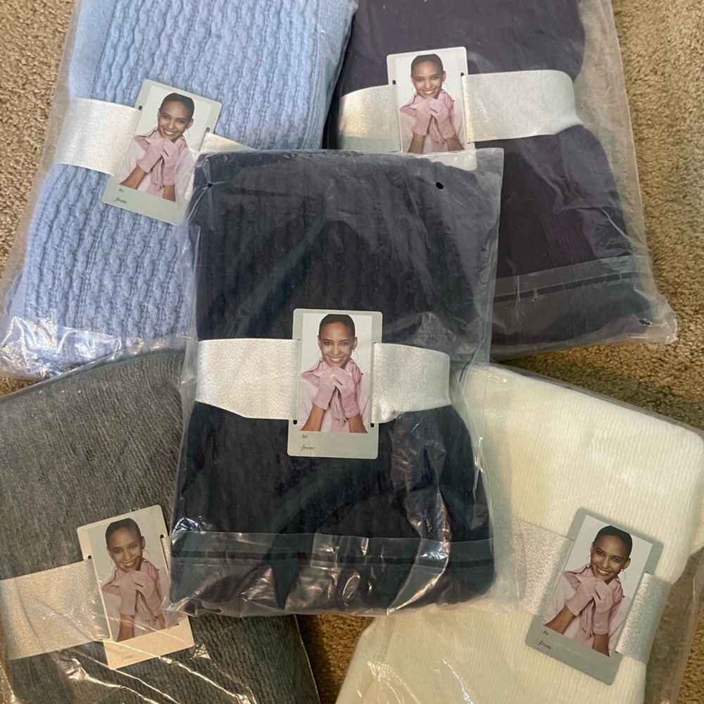 Scarf Hat Glove sets New York & Co (5) NWT original packaging $8 each